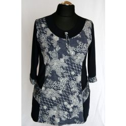   Antónia elől csípke mintás, viszkóz anyagú, környakú, hosszú ujjú, lefelé bővülő, rövidebb fazonú, fiatalos lengyel tunika- kék, fehér