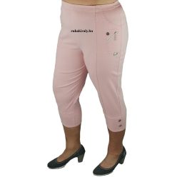   Nagyon rugalmas sztreccs anyagú, gumis derekú, egyszínű molett nyári capri nadrág gombokkal és cipzár díszítéssel a zsebén- púder rózsaszín