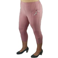   Nagyon rugalmas sztreccs anyagú, gumis derekú, egyszínű molett nyári capri nadrág gombokkal és cipzár díszítéssel a zsebén- mályva szín