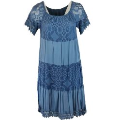   Hosszú, csipke-selyem-pamut ruha, lefelé bővülő fazonú, gumírozott vállra húzható környakú, alkalmi olasz ruha, pamut béléssel- farmerkék