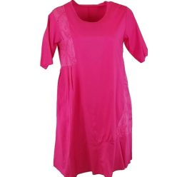   Bő hosszú lefelé bővülő fazonú, egyszínű madeira betétekkel díszített, környakú, pamutvászon anyagból készült, hosszú olasz ruha- pink