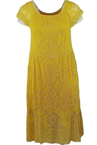 Tiszta csipke hosszú ruha, lefelé bővülő fazonú, gumírozott vállra húzható, környakú alkalmi olasz csipke ruha, pamut béléssel- sárga