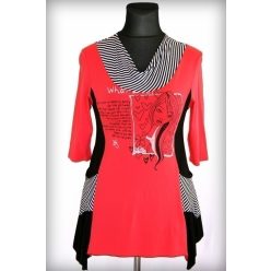   Antónia egyszínű, fekete fehér csíkos betétekkel díszített, A-vonalú, zsebes, fiatalos lengyel tunika, 3/4-es ujjú, környakú, lány fej díszítéssel az elején- lazac szín, fekete, fehér