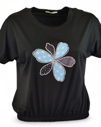 Farmeros, csillogós virágfejjel díszített elejű, környakú, rövid ujjú, viszkóz anyagból készült, gumírozott aljú, fiatalos felsőrész- fekete