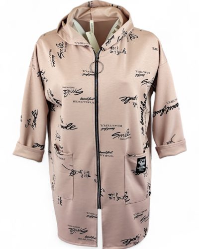 Apró feliratokkal díszített, hosszított egyenes fazonú, viszkóz anyagból készült, cipzáras, kapucnis, zsebes, hosszú ujjú, fiatalos olasz kardigán- púder szín