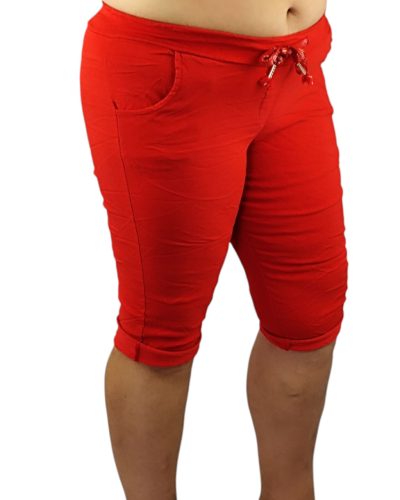 Egyszínű, térdig érő szárú, magas gumis derekú, zsebes, fiatalos olasz bermuda nyári rövid sztreccs nadrág- piros