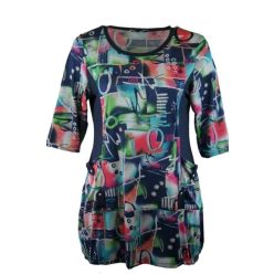   Antónia színes mintás viszkóz anyagú hosszított fazonú, zsebes, fiatalos lengyel tunika, kétoldalt sötétkék optikailag karcsúsító betéttel- kék, zöld, pink