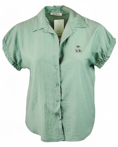 Egyszínű, rövid ujjú, galléros, rövidebb egyenes fazonú, fiatalos olasz vékony viszkóz ingblúz, kis köves mackóval- almazöld