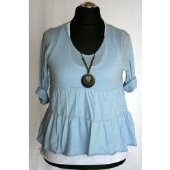   Egyszínű, kétrészes top és felső,  Á-vonalú, rövid fazonú, környakú, hosszú ujjú olasz felső, nyaklánccal- világos kék, fehér