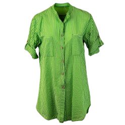  Vékony, függőleges csíkos, galléros, gombos, rövid ujjú, hosszított egyenes fazonú, fehér csíkos pamut-vászon anyagból készült fiatalos olasz ingtunika zsebbel- zöld, fehér
