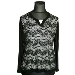   Antónia csipke elejű, fekete alkalmi lengyel felsőrész, hosszú ujjú, környakú fazon- fekete, fehér