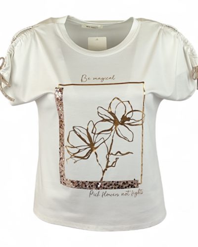 Arany négyzetben, 2 szál arany virággal díszített, viszkóz anyagból készült, lyukas vállú, rövid megkötős ujjú, fiatalos olasz felsőrész- fehér, arany