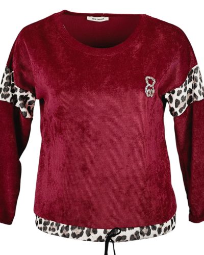 Vastag bordás anyagú, ocelot állatmintával díszített, egyszínű, hosszú ujjú, környakú, fiatalos olasz felsőrész, kis mackóval- bordó