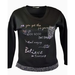   Feliratos elejű, szíves, vastagabb puntó anyagú, környakú, hosszú ujjú, fiatalos olasz felsőrész- fekete